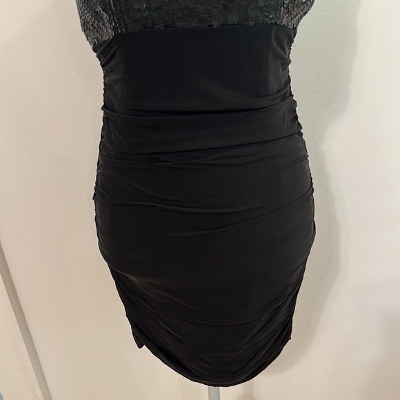 Alice + Olivia Black Sequin Detail Dress - Picture 5 of 12